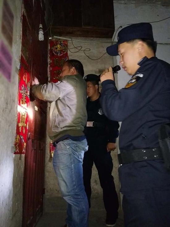 固原粗心妈妈误将幼女锁家中 