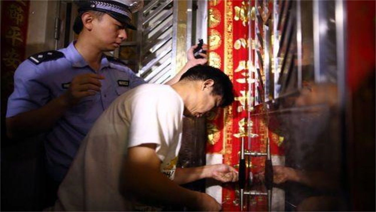 固原请开锁师傅开了锁后，师傅